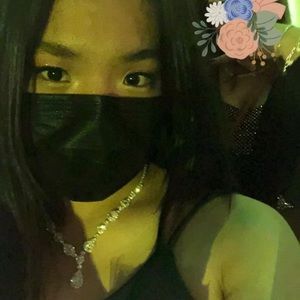 Meet your Posher, Chloe